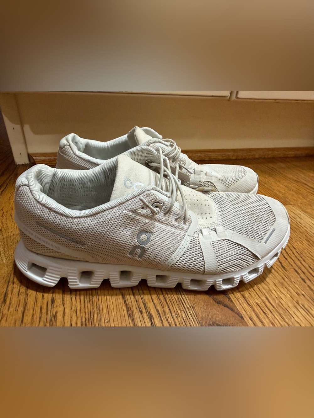 On Cloud Women’s Light Beige Sneakers Sz 8.5